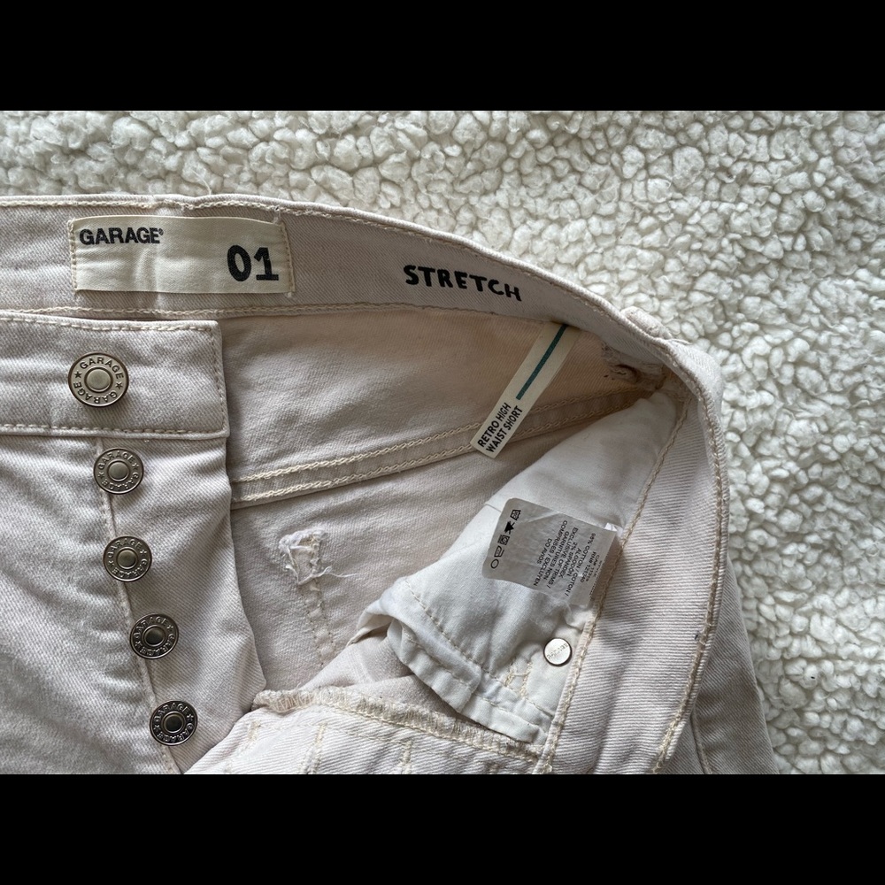 Light light beige Garage Jean shorts ✨ 10/10
